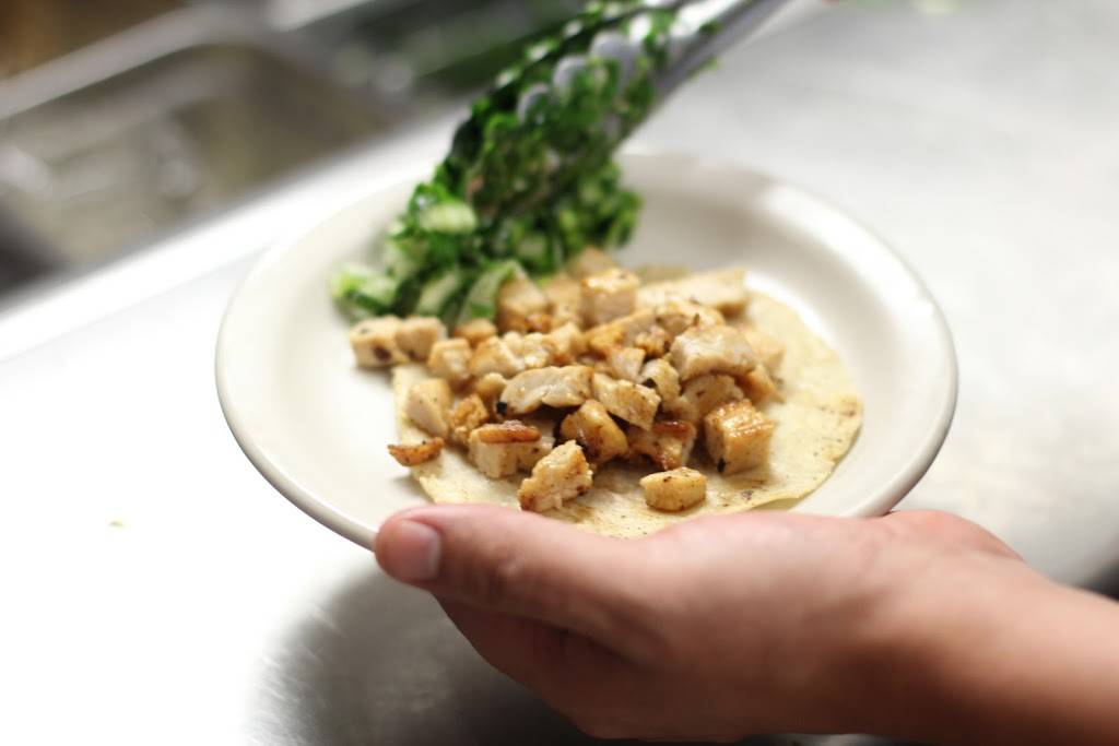 El Molcajetazo | restaurant | 11055 Dennis Rd suite #20, Dallas, TX 75229, USA | 4693996733 OR +1 469-399-6733