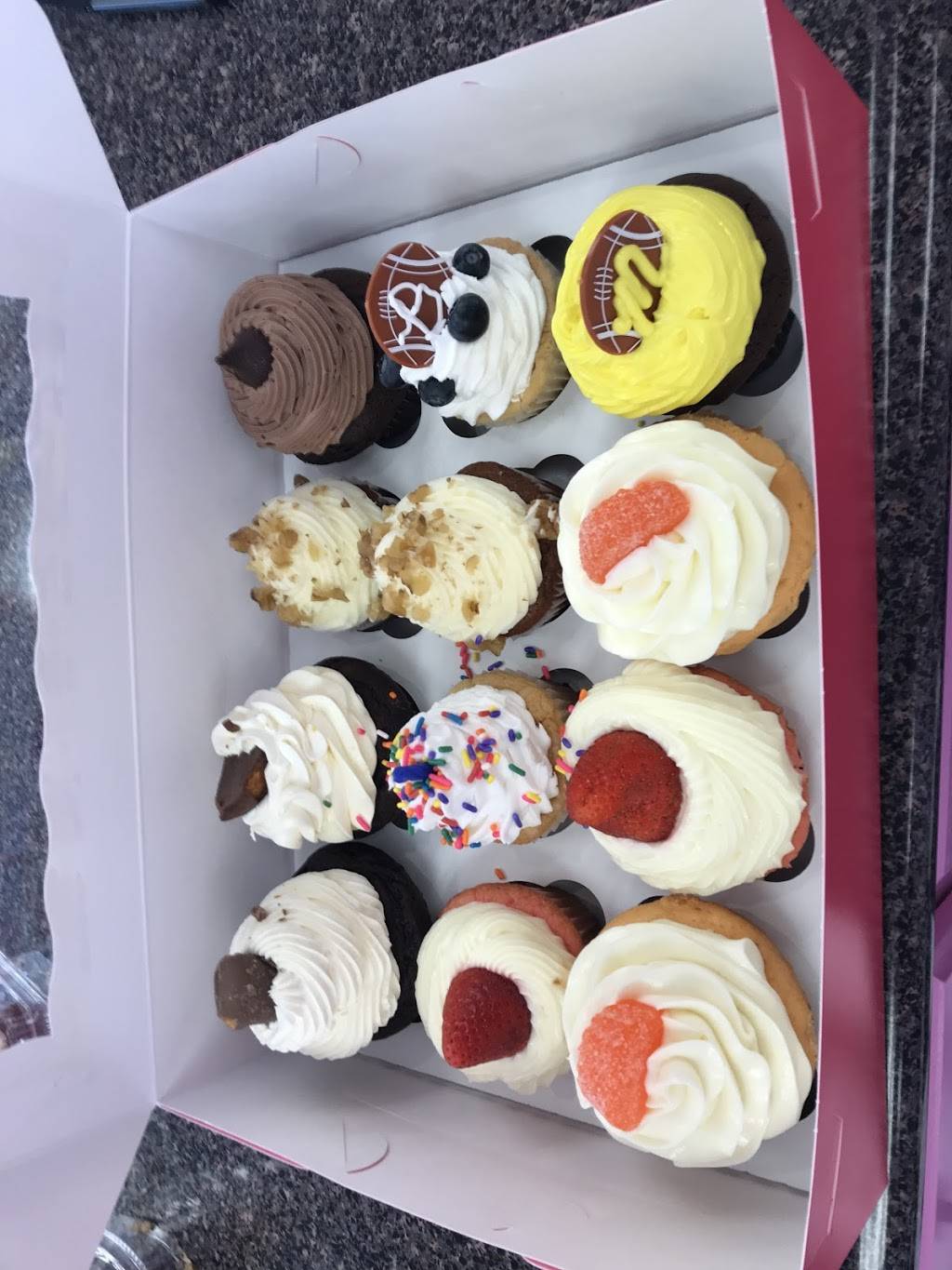 Party Cupcakes | restaurant | 1521 E Cumberland Ave, Middlesboro, KY 40965, USA | 6062483447 OR +1 606-248-3447