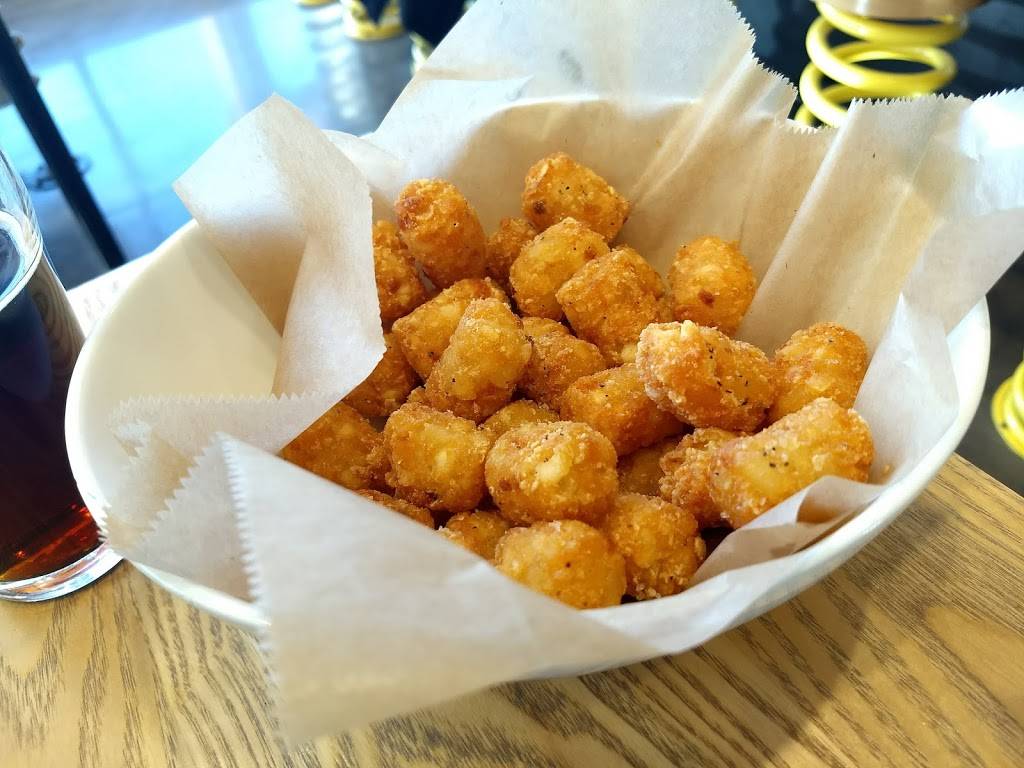 Lone Elm Taproom | restaurant | 14615 W 119th St, Olathe, KS 66062, USA | 9137645656 OR +1 913-764-5656