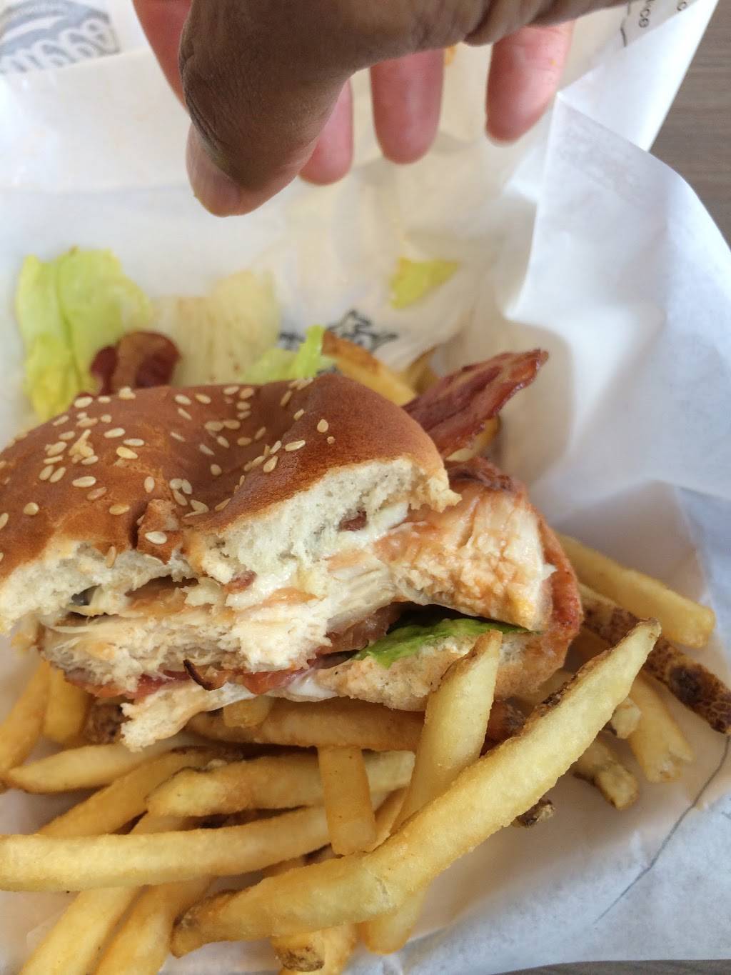 Hardees | restaurant | 1945 Sandy Hook Rd, Goochland, VA 23063, USA | 8045566741 OR +1 804-556-6741