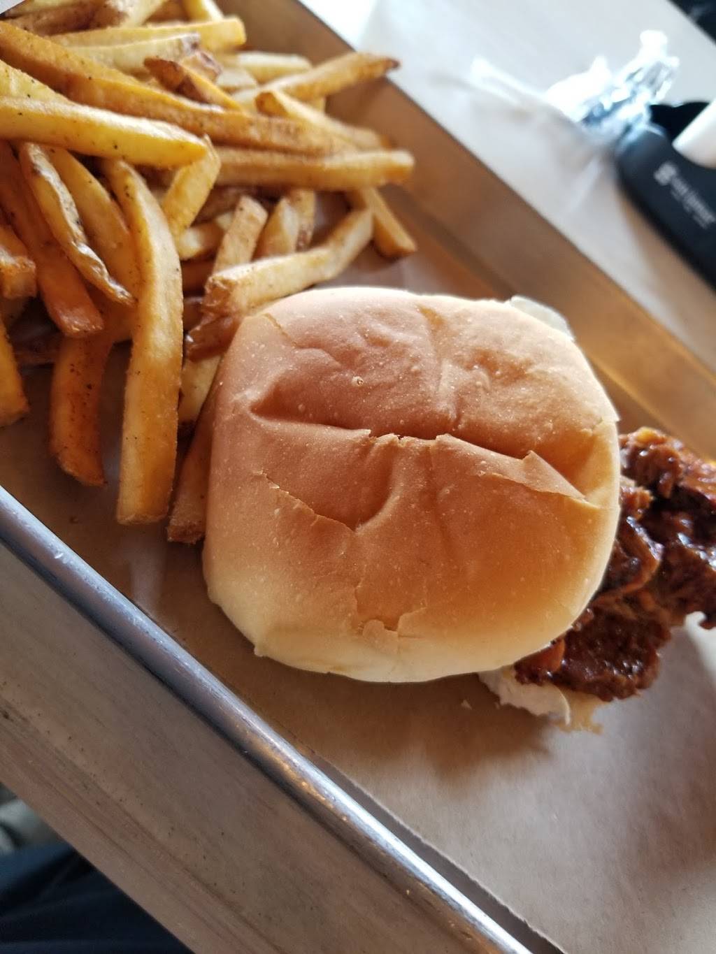 Saucys Sit-Down Bar.B.Q. | restaurant | 207 E City Point Rd, Hopewell, VA 23860, USA | 8045043075 OR +1 804-504-3075