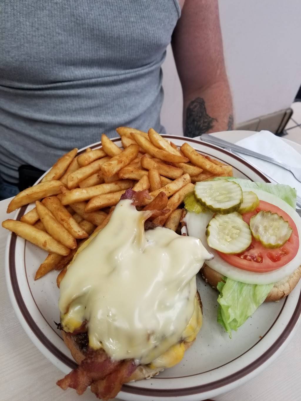 Mikes Coney Island Restaurant | restaurant | 1142 15195, N Holly Rd, Holly, MI 48442, USA | 2486342570 OR +1 248-634-2570