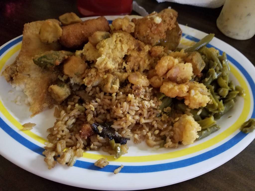 Red Minnow Lighthouse | restaurant | 1500 Brewers Bridge Rd, Elberton, GA 30635, USA | 7062136886 OR +1 706-213-6886