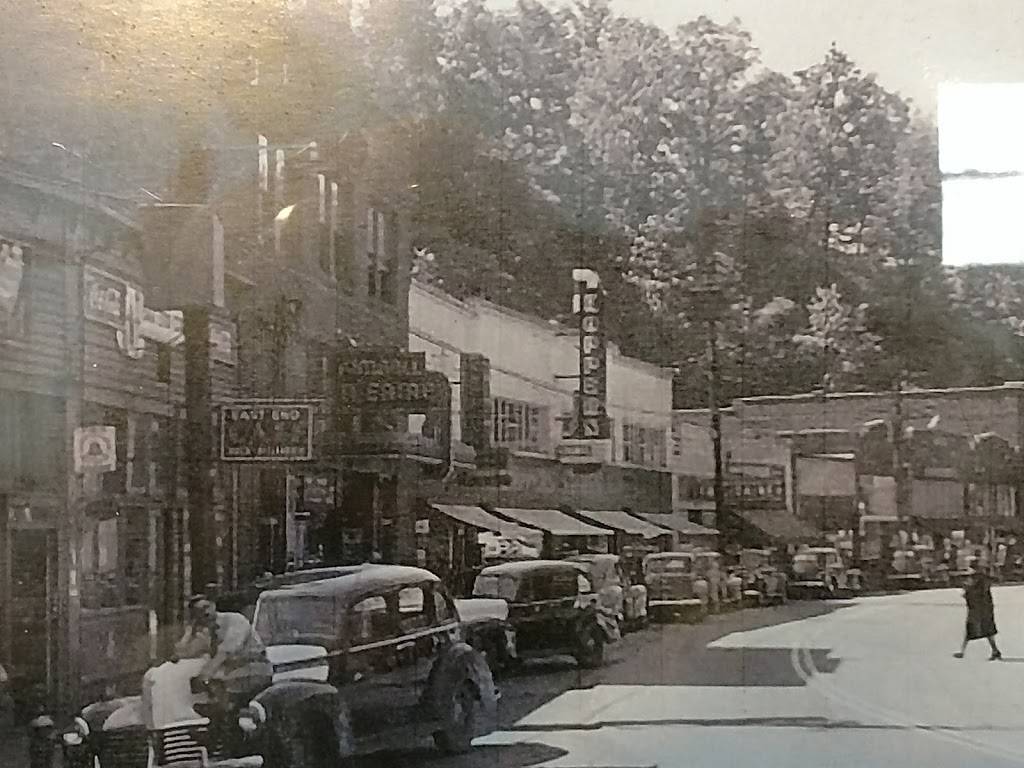 Yasou Restaurant | restaurant | 138 Main St, Welch, WV 24801, USA | 3045857959 OR +1 304-585-7959