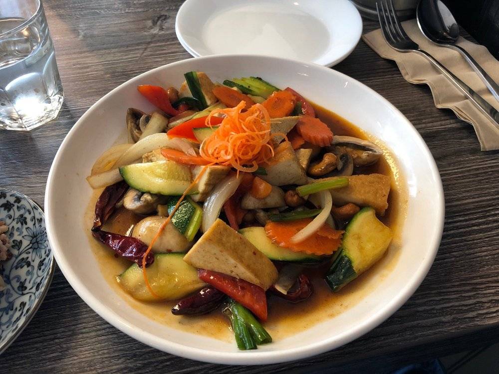 Farmhouse Thai Eatery | restaurant | 98 Wadsworth Blvd #117, Lakewood, CO 80226, USA | 3032372475 OR +1 303-237-2475
