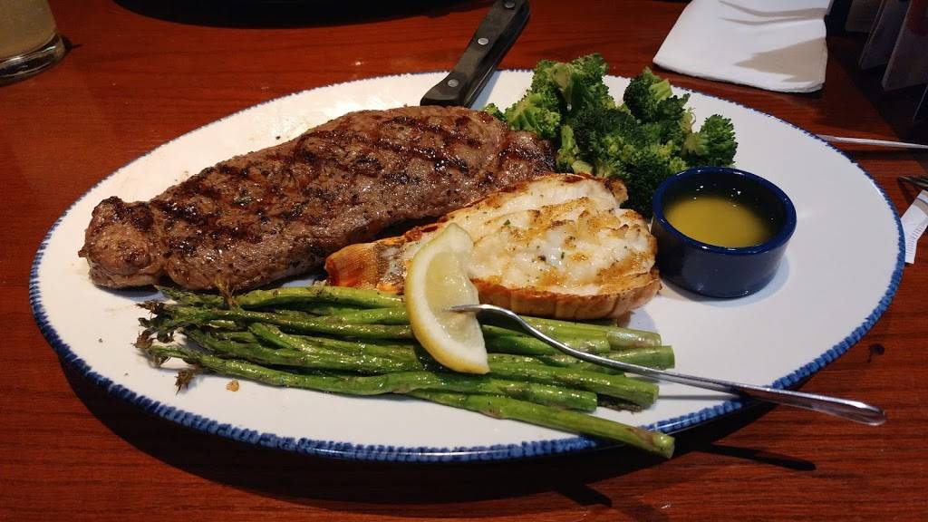 Red Lobster | restaurant | 101 W Twelve Mile Rd, Madison Heights, MI 48071, USA | 2485421140 OR +1 248-542-1140