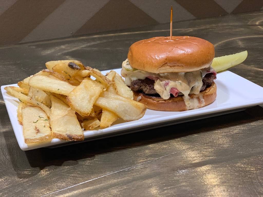 Social - Eats & Crafts | restaurant | 655 NE 56th St, Pleasant Hill, IA 50327, USA | 5152631700 OR +1 515-263-1700