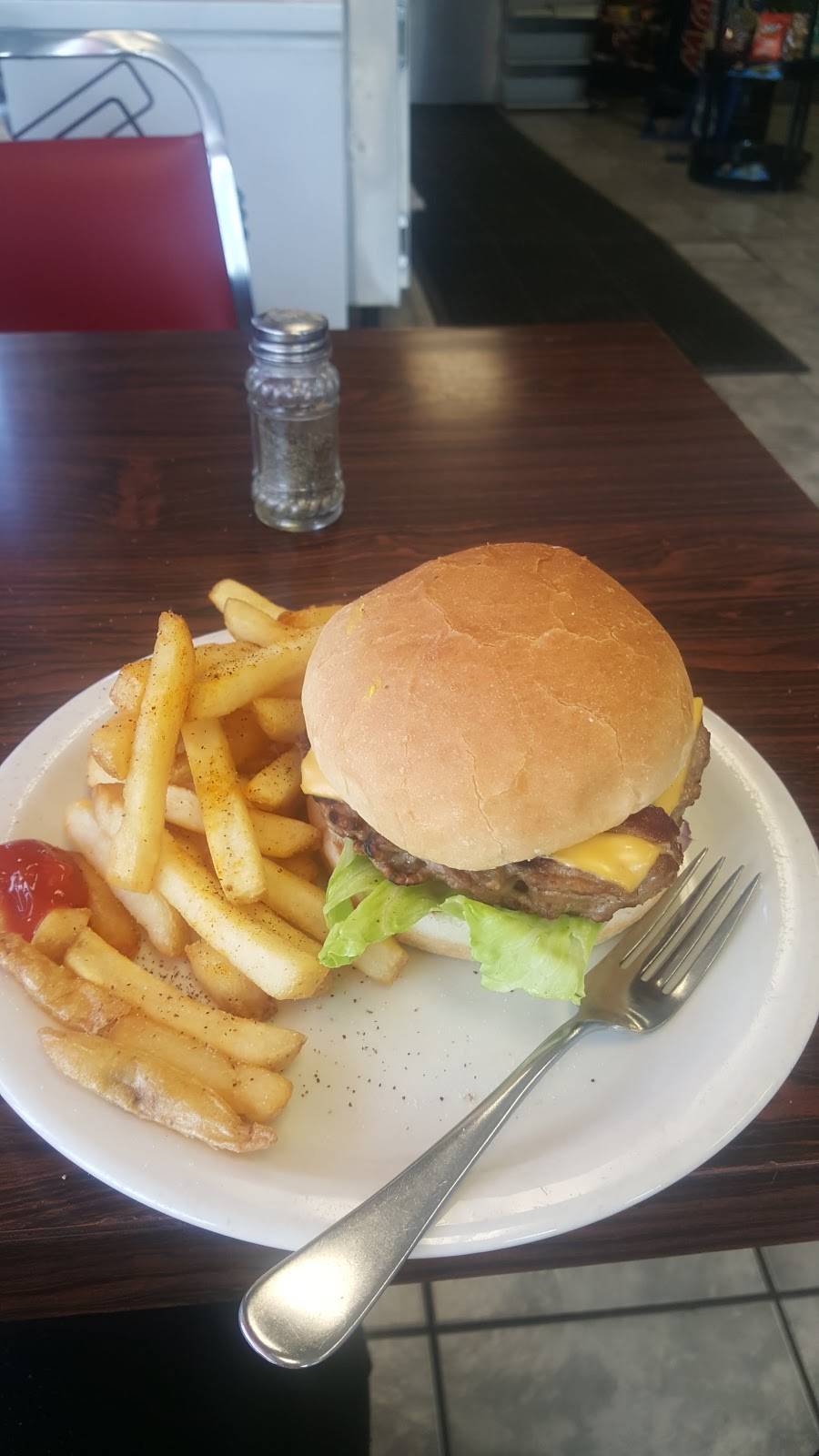 Joys Cafe & Restaurant | restaurant | 349 Kenora Ave, Hamilton, ON L8E 2W3, Canada | 9055736796 OR +1 905-573-6796