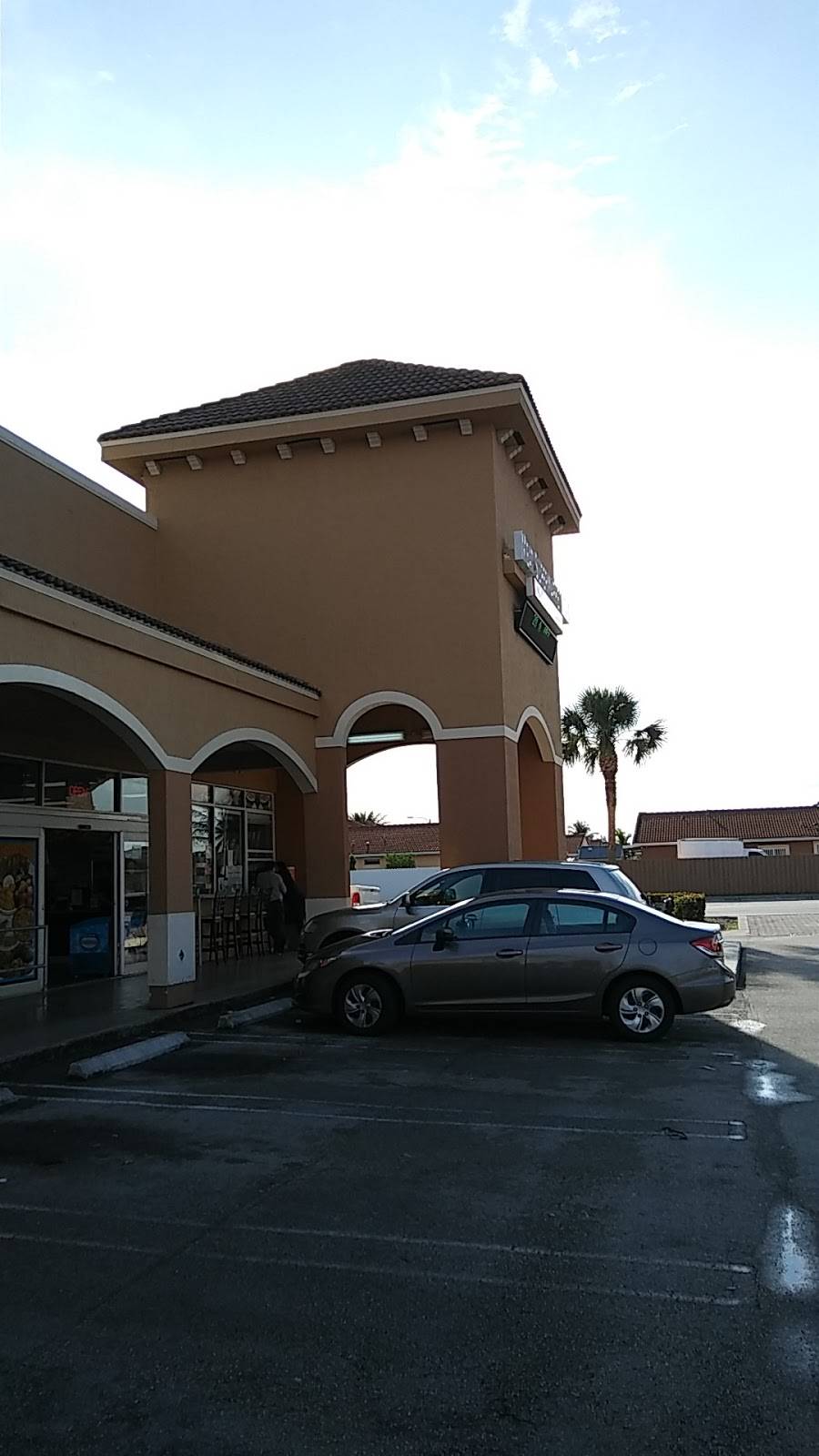 Checkers | restaurant | 9190 NW 122nd St, Hialeah Gardens, FL 33018, USA | 7866152041 OR +1 786-615-2041