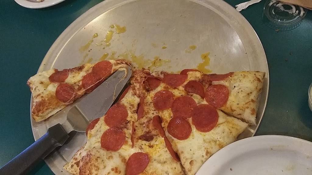 Round Table Pizza | meal delivery | 1743 Willow Pass Rd, Concord, CA 94520, USA | 9256898900 OR +1 925-689-8900