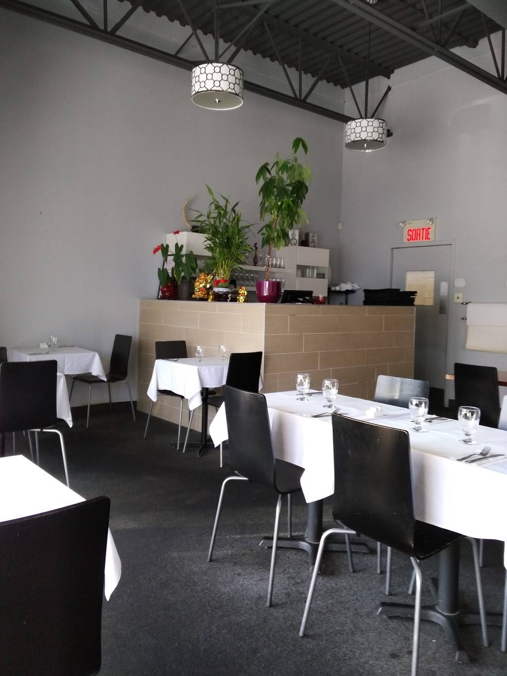 La Mandoline | restaurant | 5581 Boulevard Laurier, Terrebonne, QC J7M 1C3, Canada | 4509183556 OR +1 450-918-3556