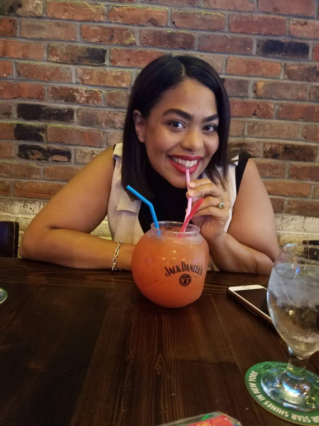 Inwood Bar & Grill | restaurant | 4892 Broadway, New York, NY 10034, USA | 2123043704 OR +1 212-304-3704