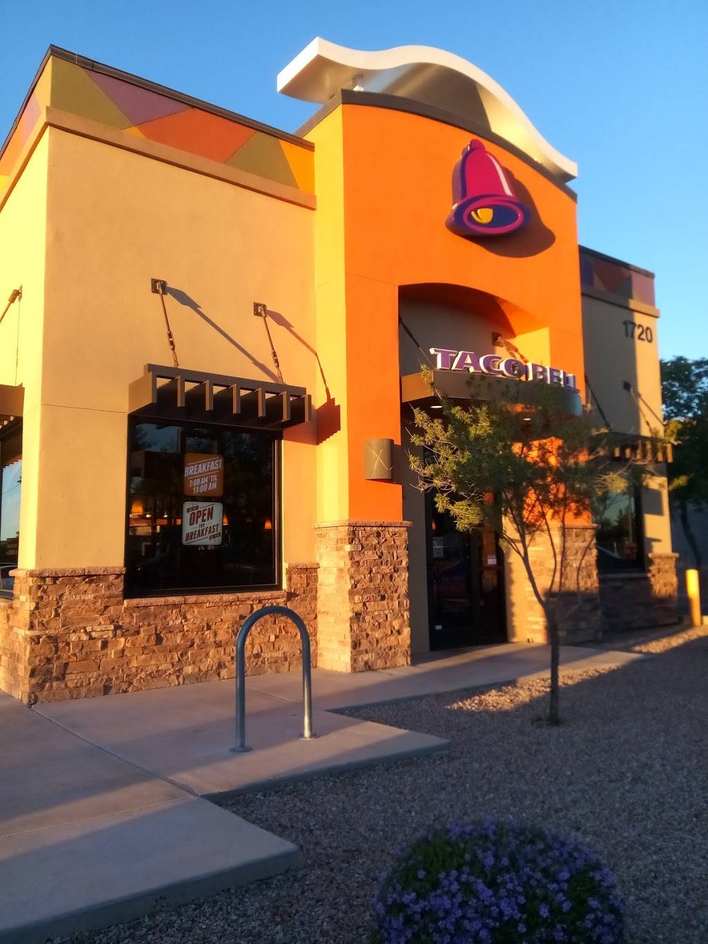 Taco Bell | meal takeaway | 1720 W Speedway Blvd, Tucson, AZ 85745, USA | 5206220155 OR +1 520-622-0155