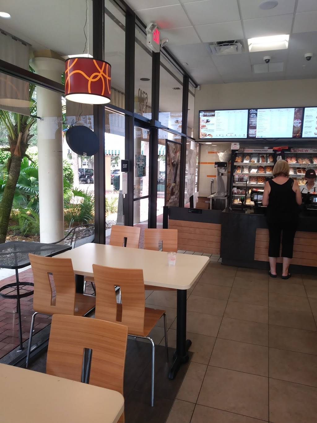 Dunkin | bakery | 6710 Main St Suite 132, Miami Lakes, FL 33014, USA | 3056020388 OR +1 305-602-0388
