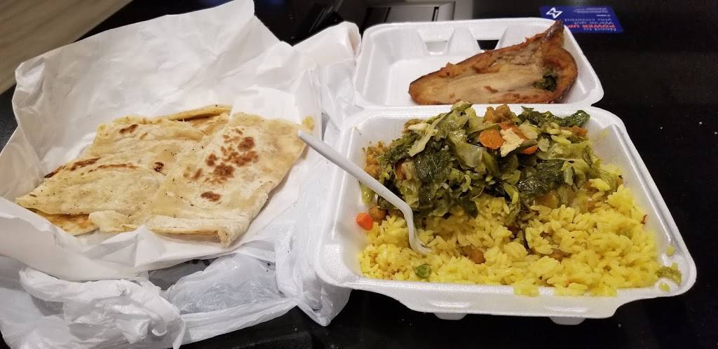 Singhs Roti Shop | restaurant | 692 Columbia Rd, Dorchester, MA 02125, USA | 6172827977 OR +1 617-282-7977