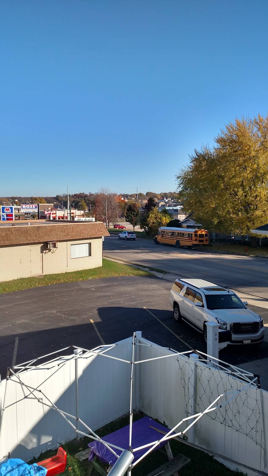 Al & Leda Pizzeria | restaurant | 325 W Everett St, Dixon, IL 61021, USA | 8152843932 OR +1 815-284-3932