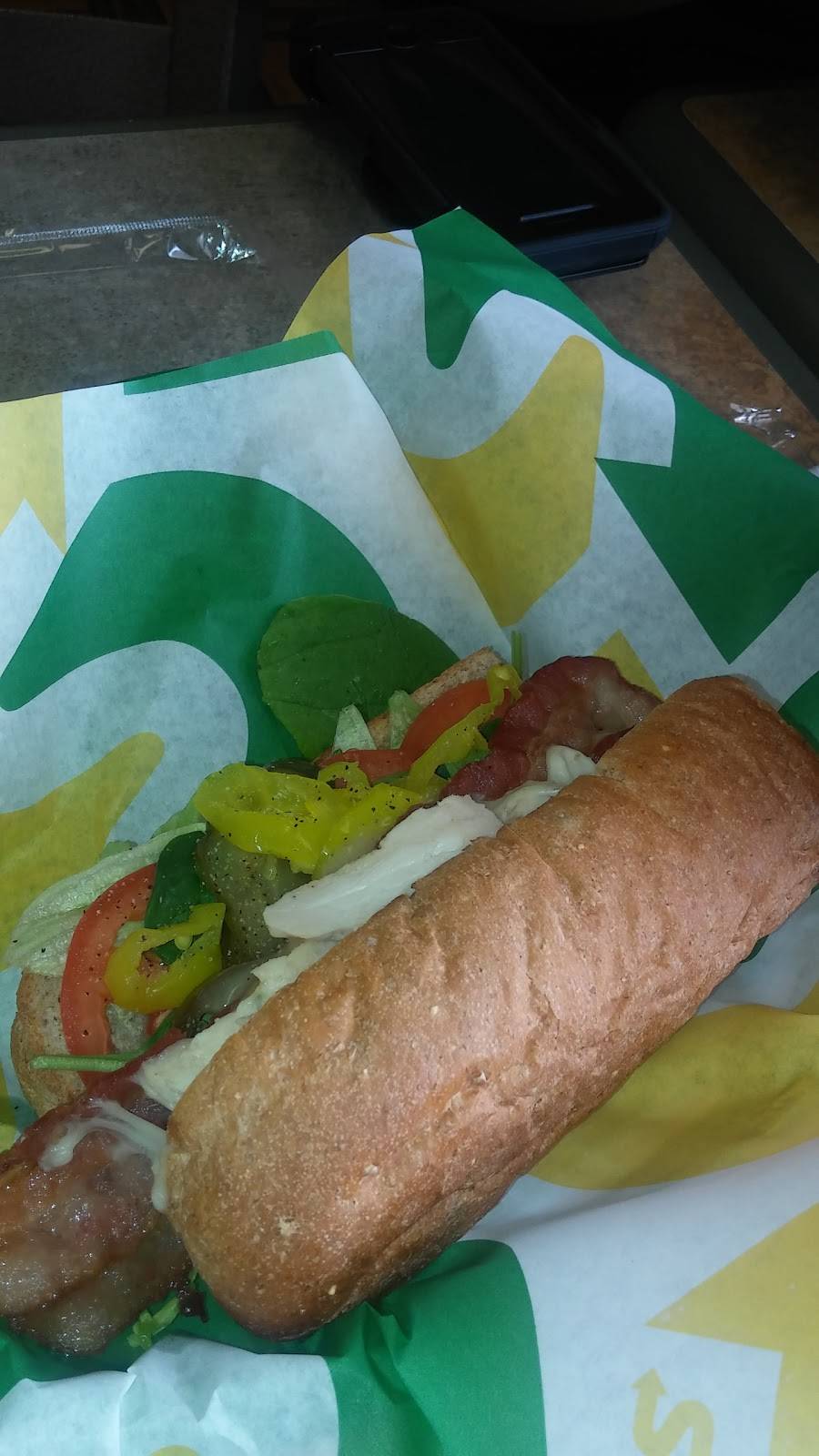 Subway | restaurant | 1200 8th Ave, Fort Worth, TX 76104, USA | 8179248332 OR +1 817-924-8332