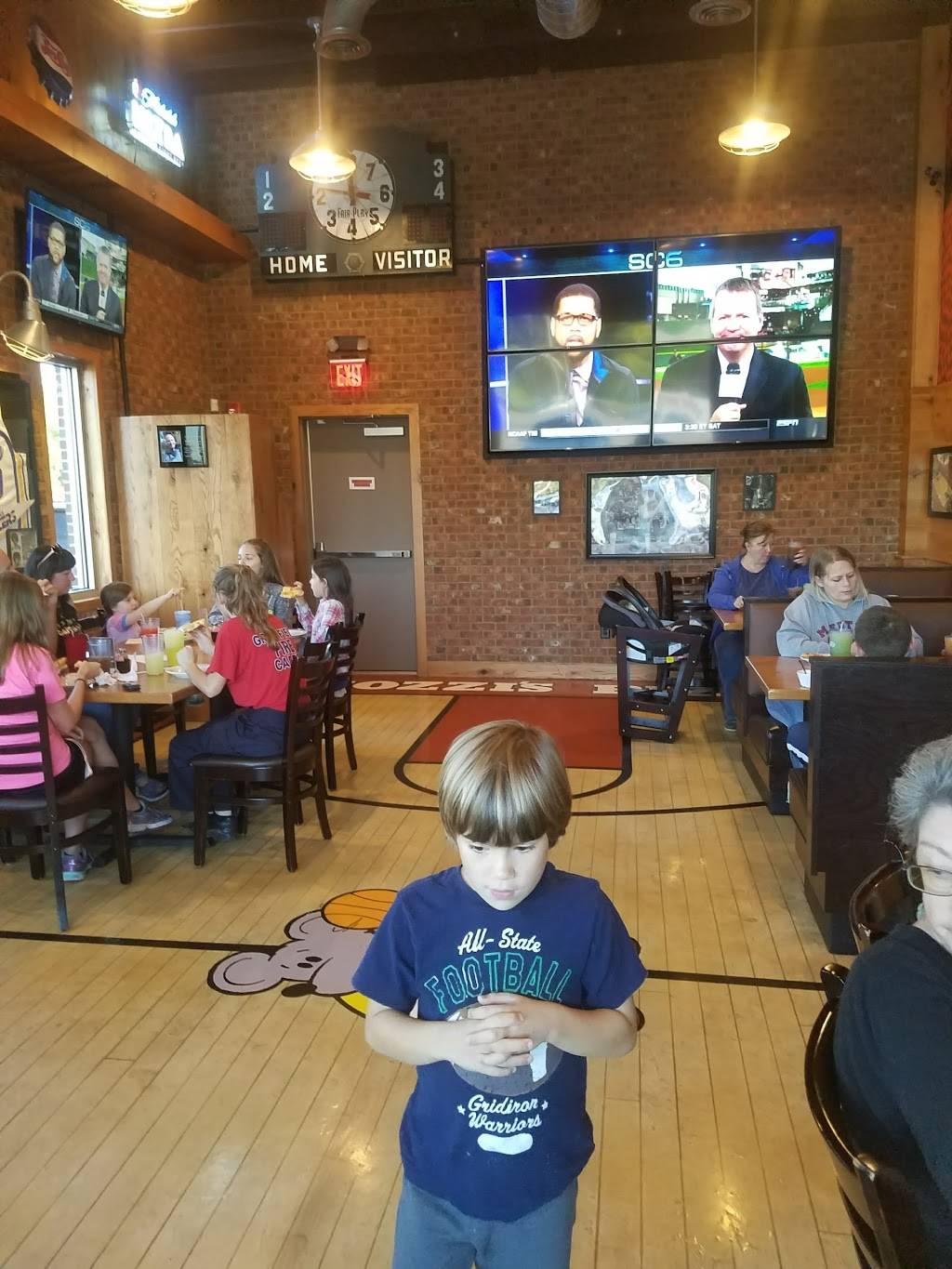 Mozzis Pizza | restaurant | 5875 US-40, Greenfield, IN 46140, USA | 3178949292 OR +1 317-894-9292