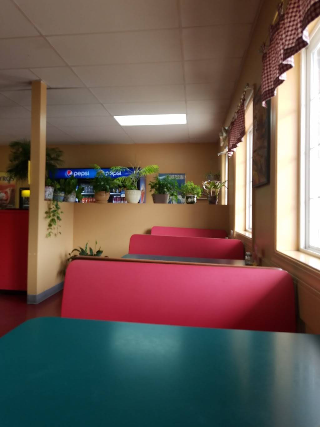 South Main Pizza | restaurant | 359 Main St, Farmington, NH 03835, USA | 6037559911 OR +1 603-755-9911