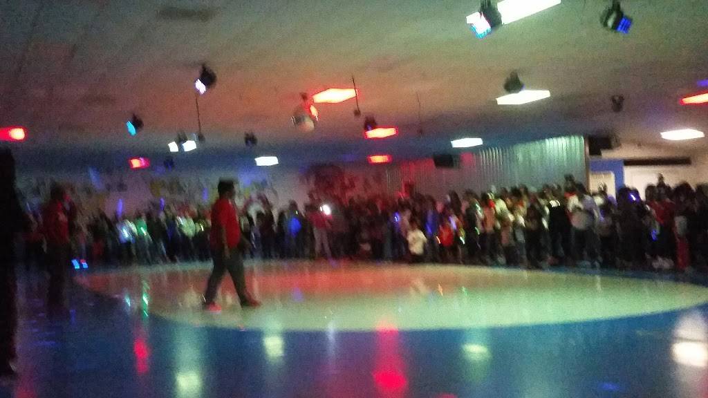 Georges Skate Center | meal takeaway | 3710 Greenswitch Rd, Decatur, IL 62526, USA | 2178753400 OR +1 217-875-3400