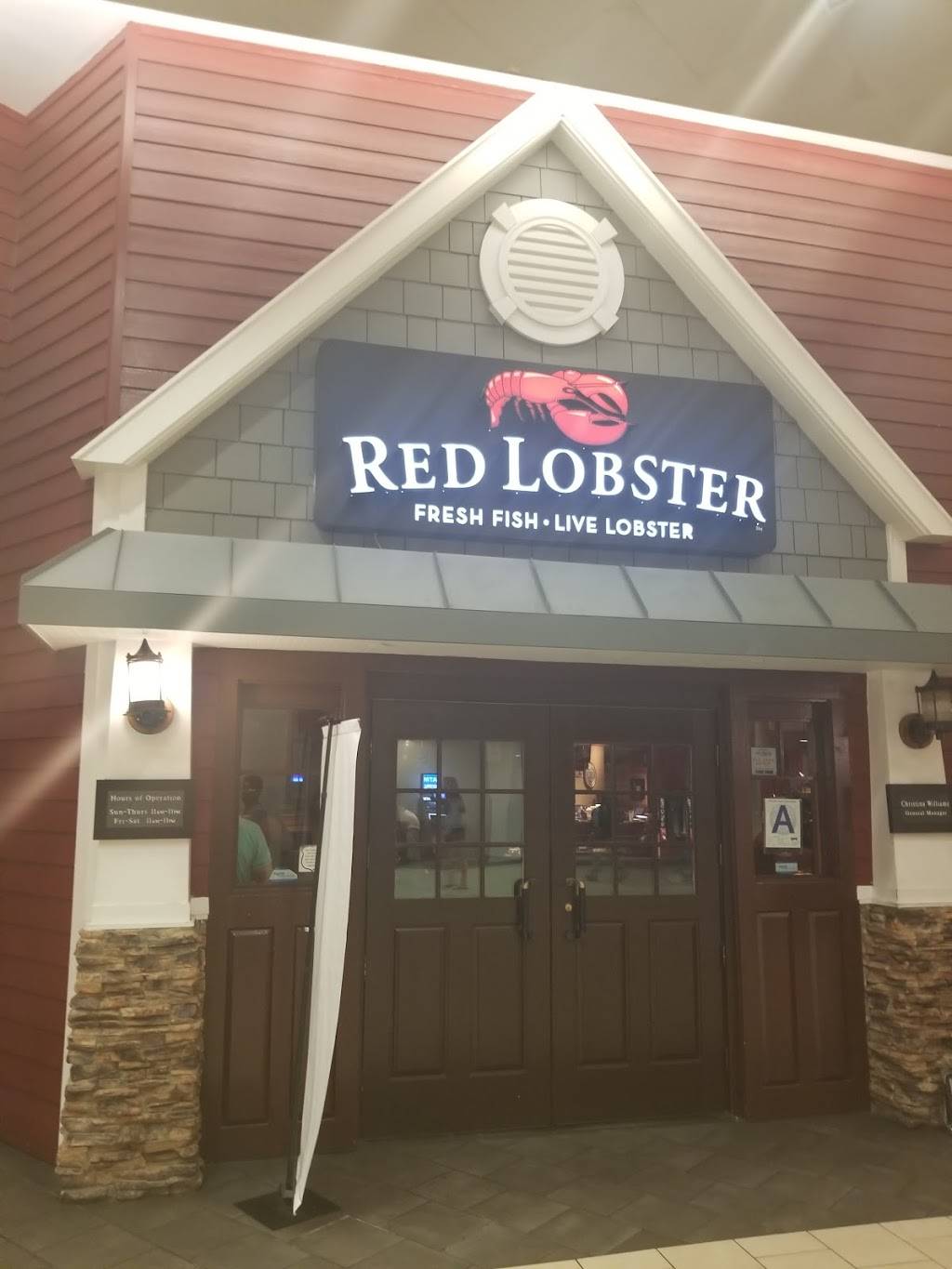 Red Lobster | restaurant | 88-01 Queens Blvd, Elmhurst, NY 11373, USA | 7187603050 OR +1 718-760-3050
