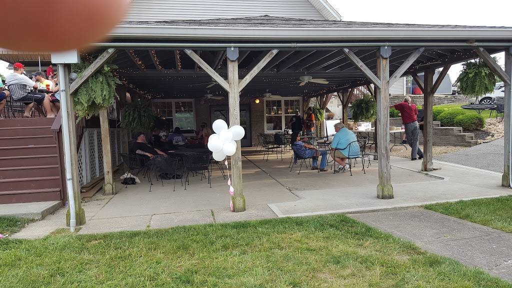 Willies Sports Cafe Hidden Valley | cafe | 19325 Schmarr Dr, Lawrenceburg, IN 47025, USA | 8125370512 OR +1 812-537-0512