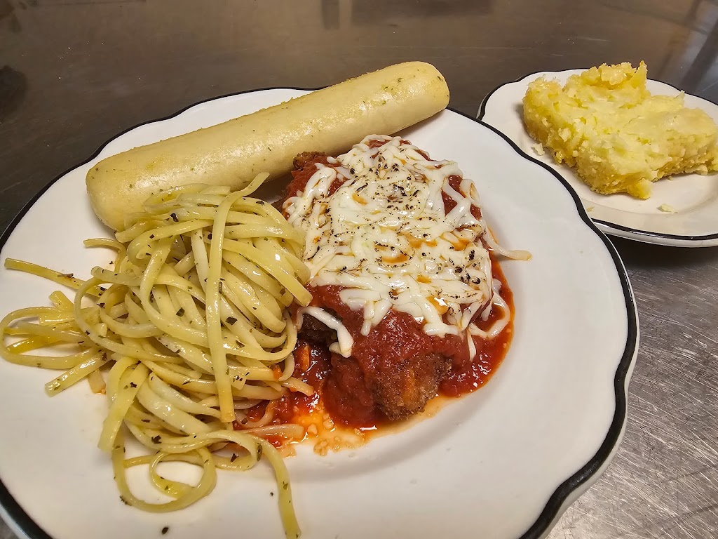 Yayahs | restaurant | 120 N Main St, Flora, IL 62839, USA | 6184035313 OR +1 618-403-5313