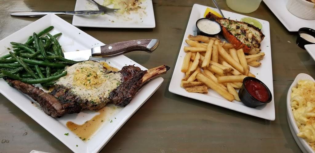 Ballyhoos | restaurant | 97860 Overseas Hwy, Key Largo, FL 33037, USA | 3058520822 OR +1 305-852-0822