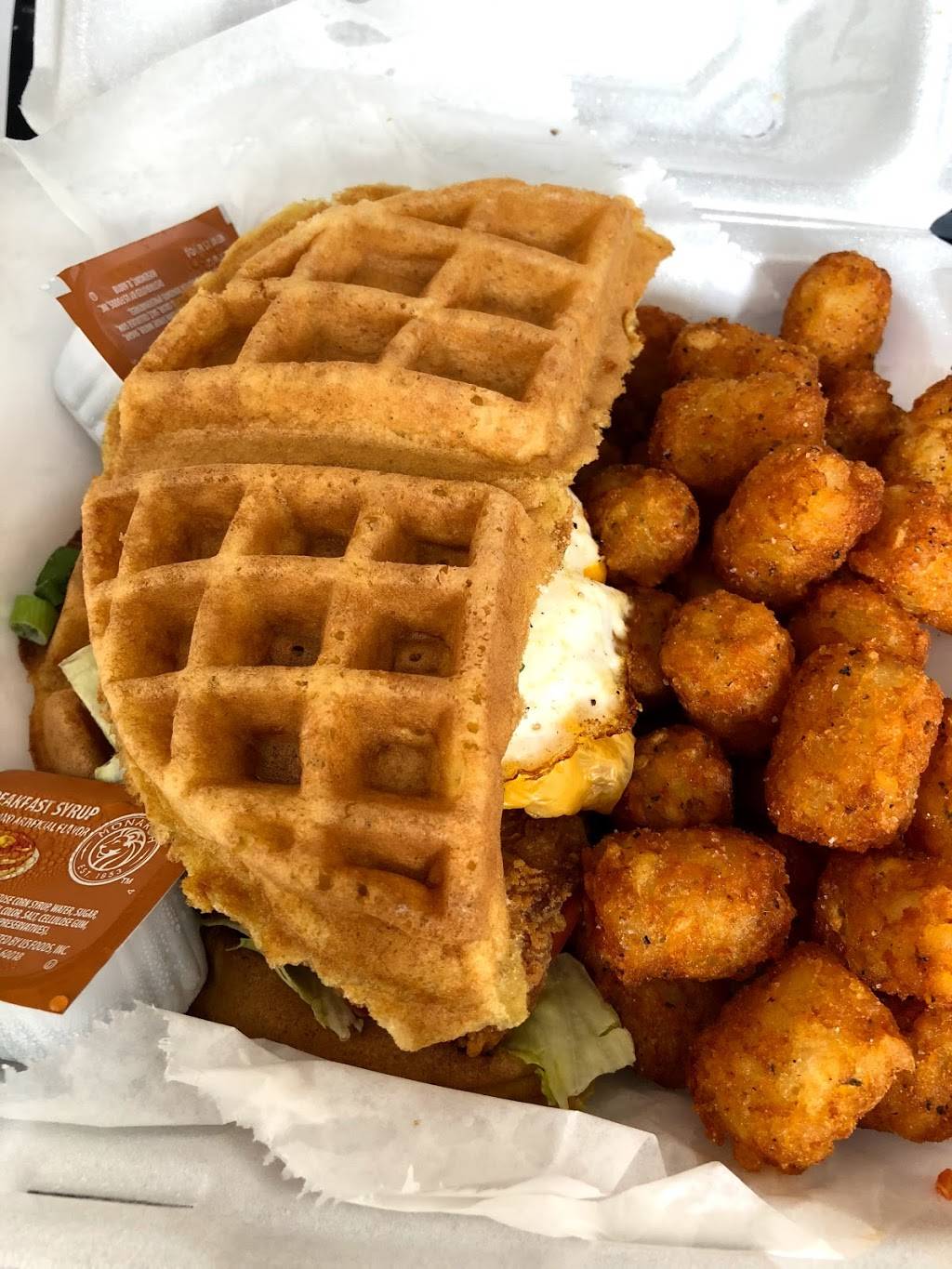 Mumbles Chicken & Waffles | restaurant | 3118 Main St, Buffalo, NY 14214, USA | 7162538091 OR +1 716-253-8091