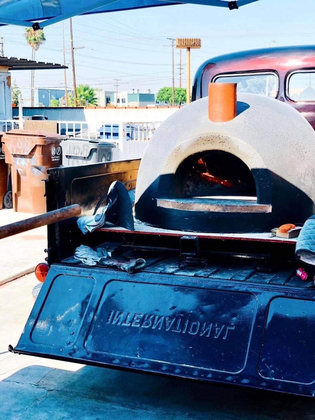 Yayas Woodfired pizza | meal delivery | 108 S Amantha Ave, Compton, CA 90220, USA | 4242939420 OR +1 424-293-9420