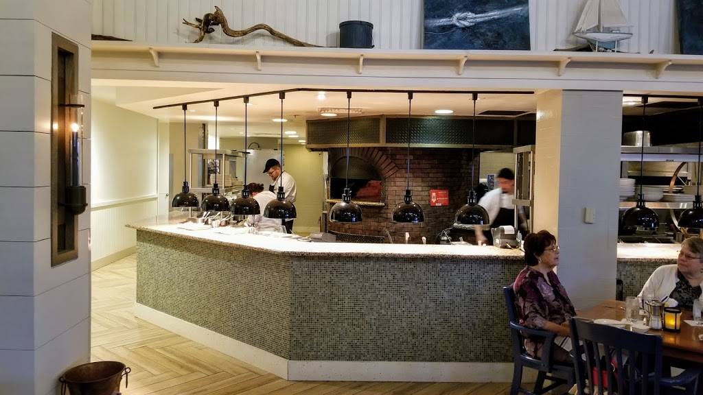 Wind & Waves Grill | restaurant | 9250 Island Grove Terrace, Vero Beach, FL 32963, USA | 7722342000 OR +1 772-234-2000