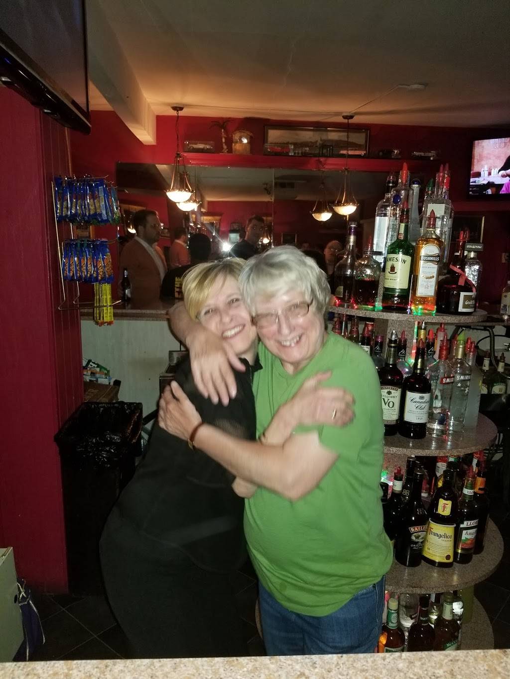 Lee Street Deli | meal takeaway | 1111 Lee St E, Charleston, WV 25301, USA | 3043433354 OR +1 304-343-3354