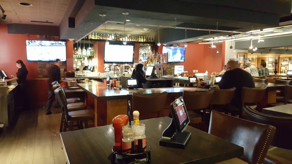 Red Robin Gourmet Burgers and Brews | restaurant | 950 Shaw Ave, Clovis, CA 93612, USA | 5592994500 OR +1 559-299-4500