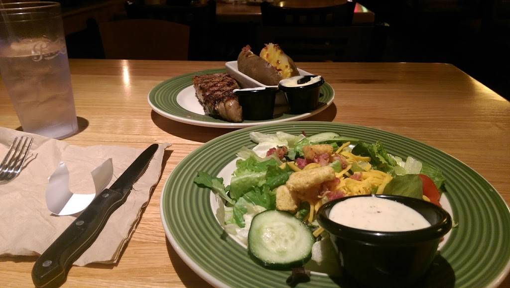 Applebees Grill + Bar | restaurant | 2430 N Glenstone Ave, Springfield, MO 65803, USA | 4178632200 OR +1 417-863-2200