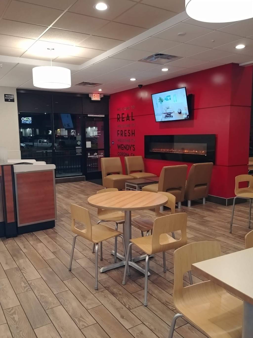 Wendys | restaurant | 705 N Main St, Corona, CA 92880, USA | 9517352739 OR +1 951-735-2739
