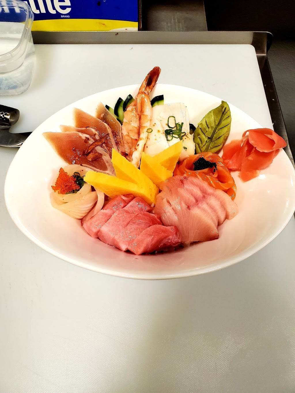 Oishii Sushi Bar & Grill | restaurant | 1950 Piner Rd #110, Santa Rosa, CA 95403, USA | 7073084528 OR +1 707-308-4528