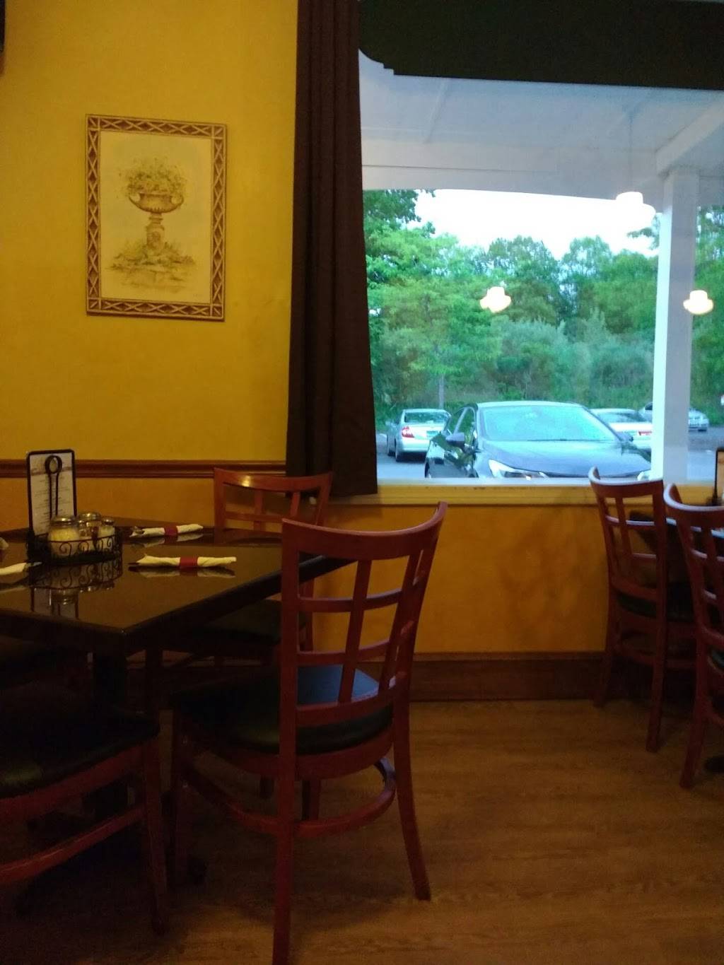 DiPalmas Restaurant & Pizzeria | restaurant | 304 Union Sq, South Main Street, Southbury, CT 06488, USA | 2032643555 OR +1 203-264-3555