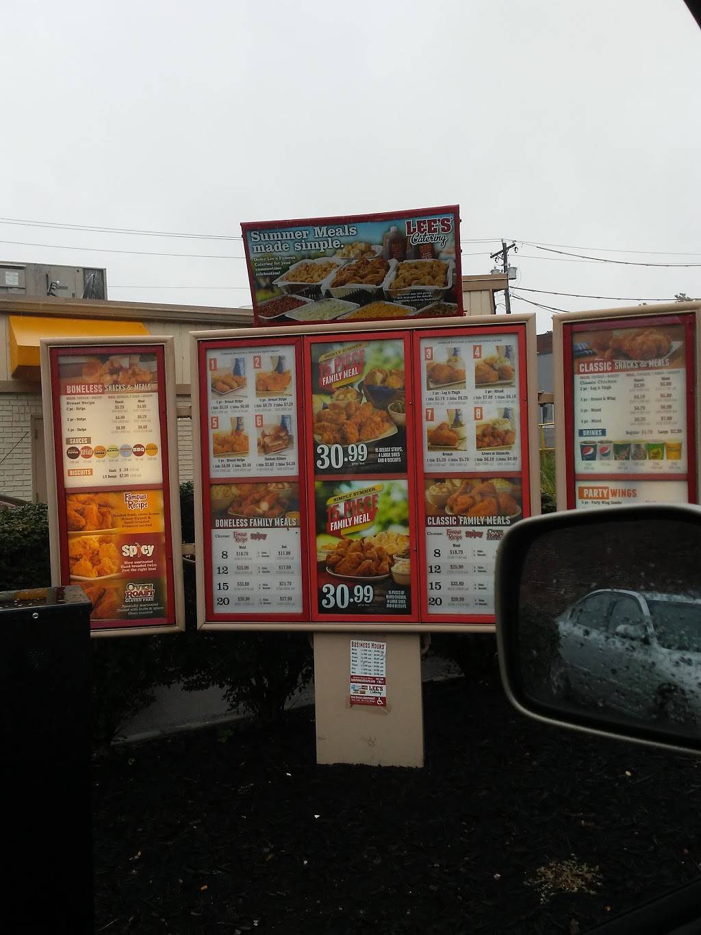 Lees Famous Recipe Chicken | restaurant | 5030 Montgomery Rd #2129, Cincinnati, OH 45212, USA | 5133512224 OR +1 513-351-2224