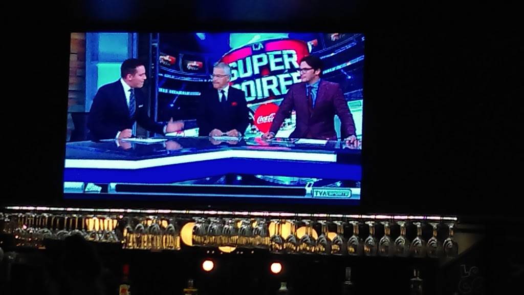 Rôtisserie St-Hubert | restaurant | 5885 Boulevard Cousineau, Saint-Hubert, QC J3Y 7P5, Canada | 5143855555 OR +1 514-385-5555