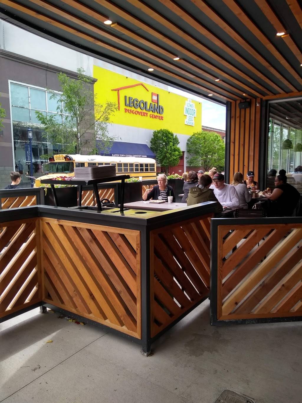 Shake Shack | restaurant | 4005 The Strand W, Columbus, OH 43219, USA | 6144077728 OR +1 614-407-7728