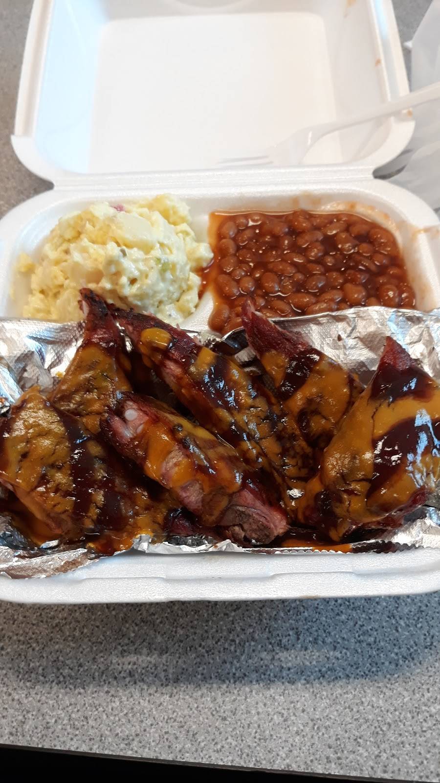 McCrays Backyard Bar-B-Q and Seafood | restaurant | 1521 45th St, Riviera Beach, FL 33407, USA | 5613703216 OR +1 561-370-3216