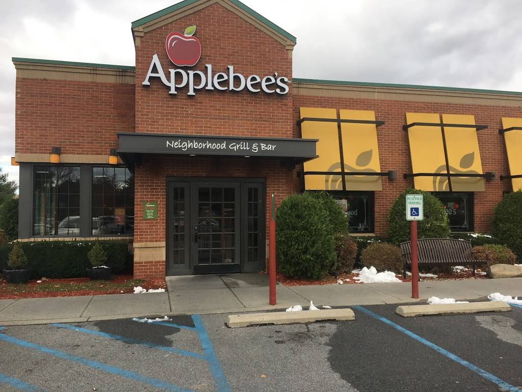 Applebees Grill + Bar | restaurant | 3 Lowes Dr, Saratoga Springs, NY 12866, USA | 5185832606 OR +1 518-583-2606