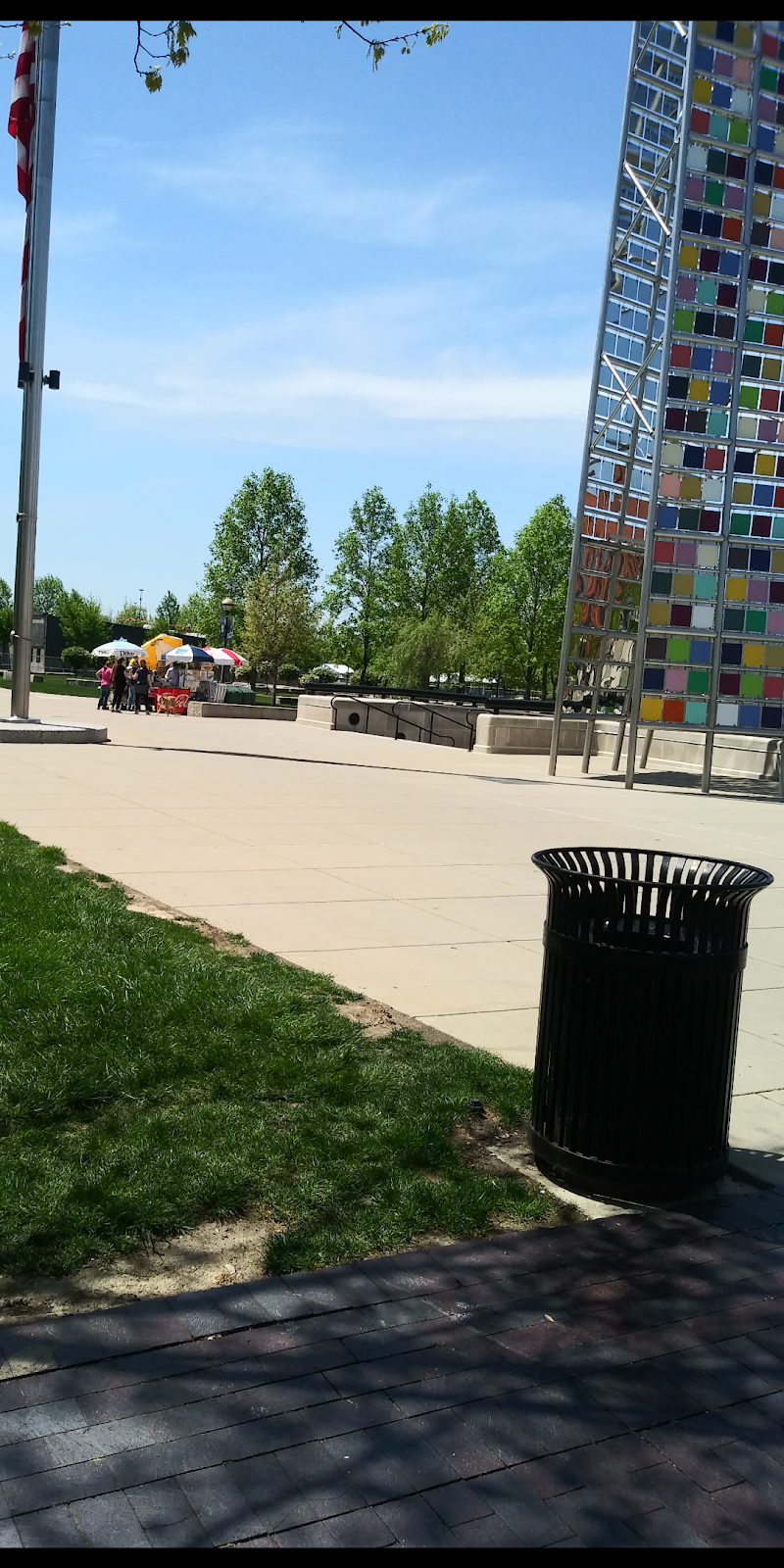 Mr. & Mrs. Hotdog stand | meal takeaway | 801 W Washington St, Indianapolis, IN 46204, USA | 3174130483 OR +1 317-413-0483