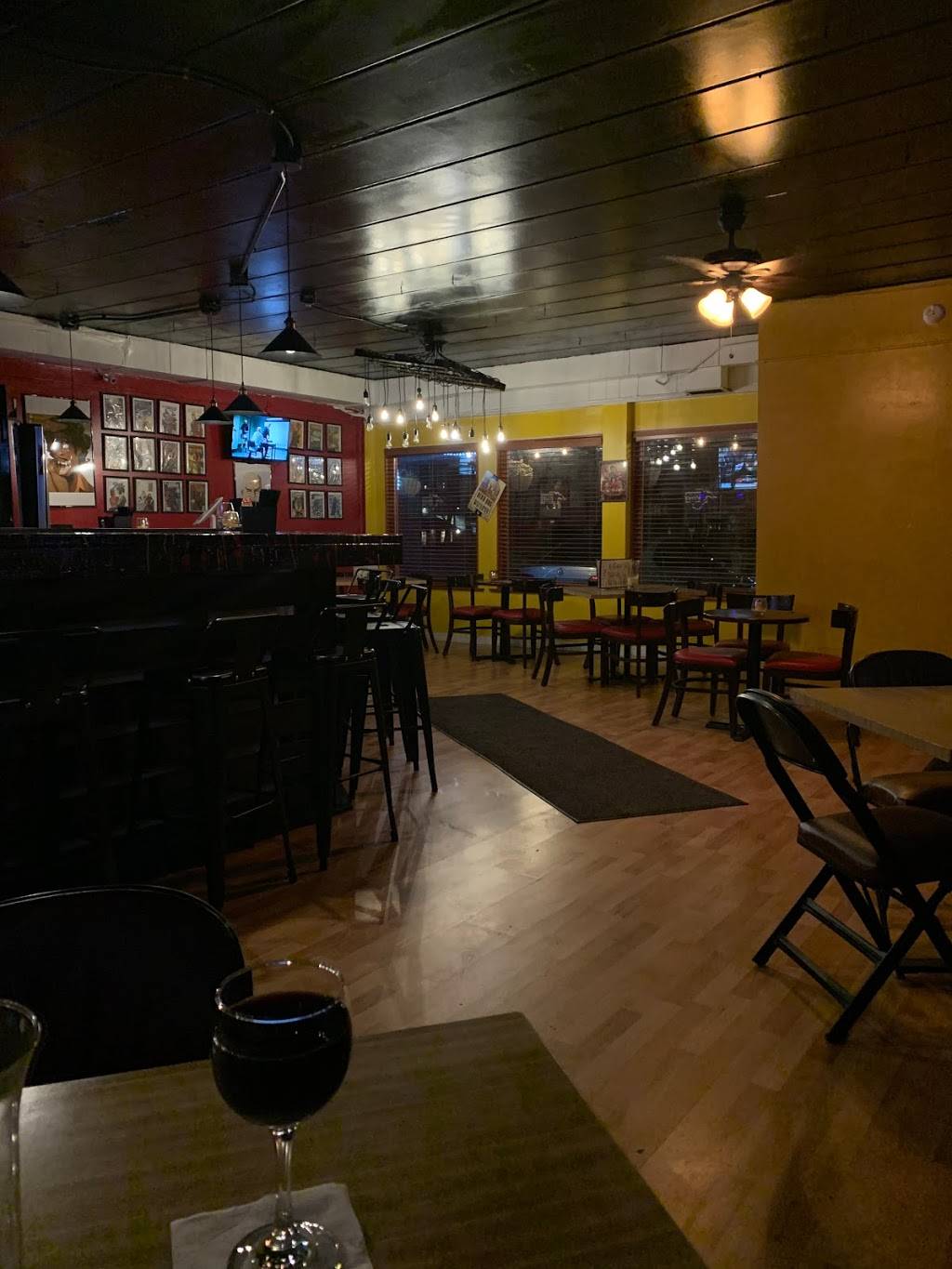 Suttle Bistro | restaurant | Gary, IN 46403, USA | 2192906900 OR +1 219-290-6900