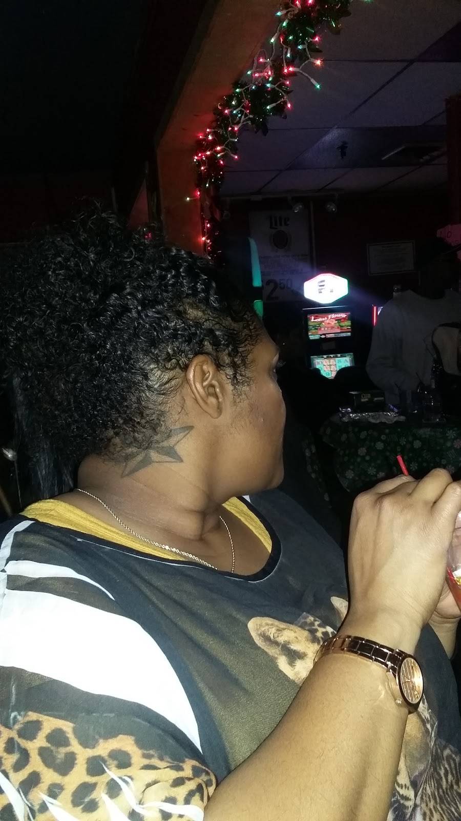 J & J Fish | restaurant | 525 University Pkwy, University Park, IL 60466, USA | 7085341195 OR +1 708-534-1195