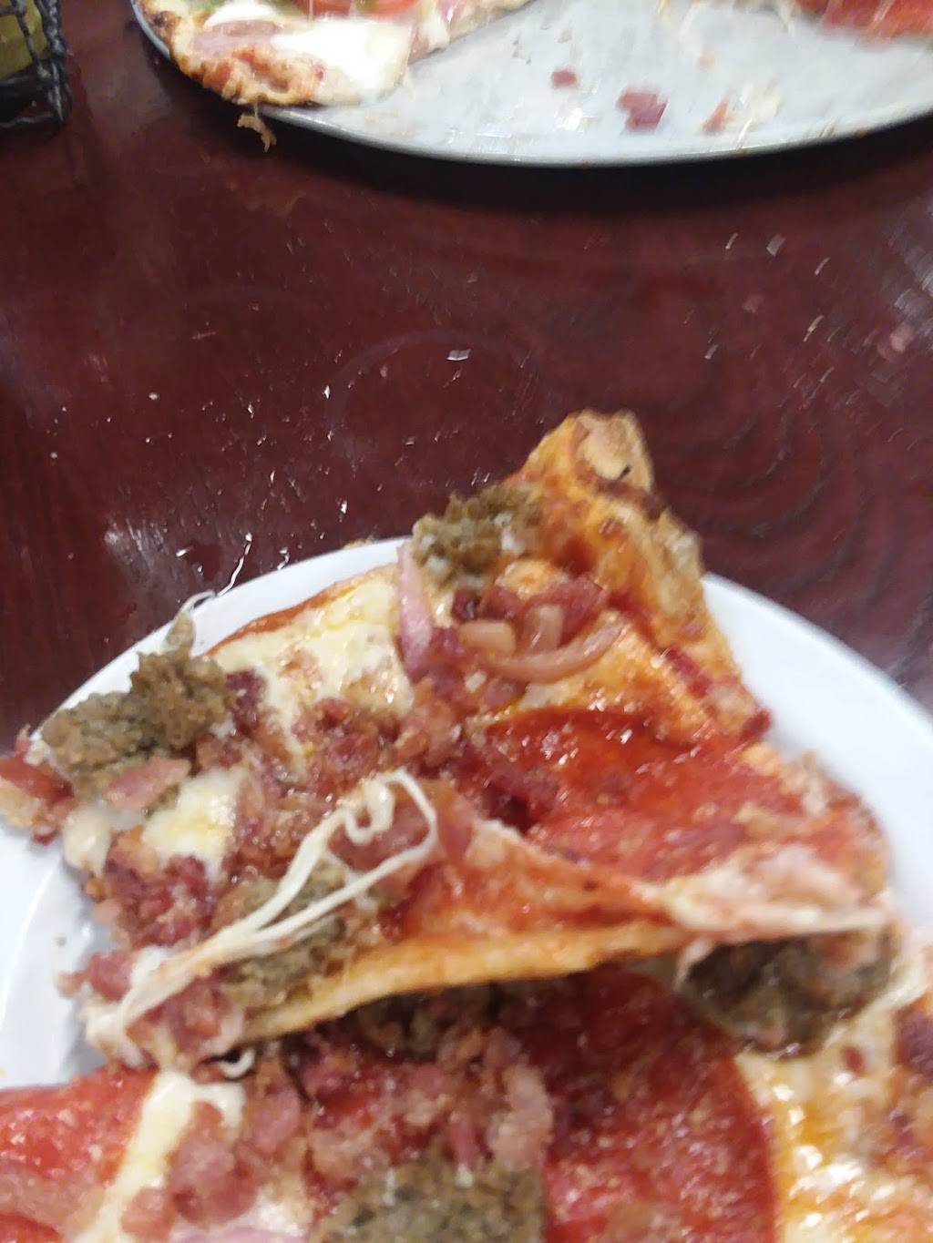 Hot Stone Pizza | restaurant | 2079, Cross County Bank Blvd, Wynne, AR 72396, USA | 8702384111 OR +1 870-238-4111