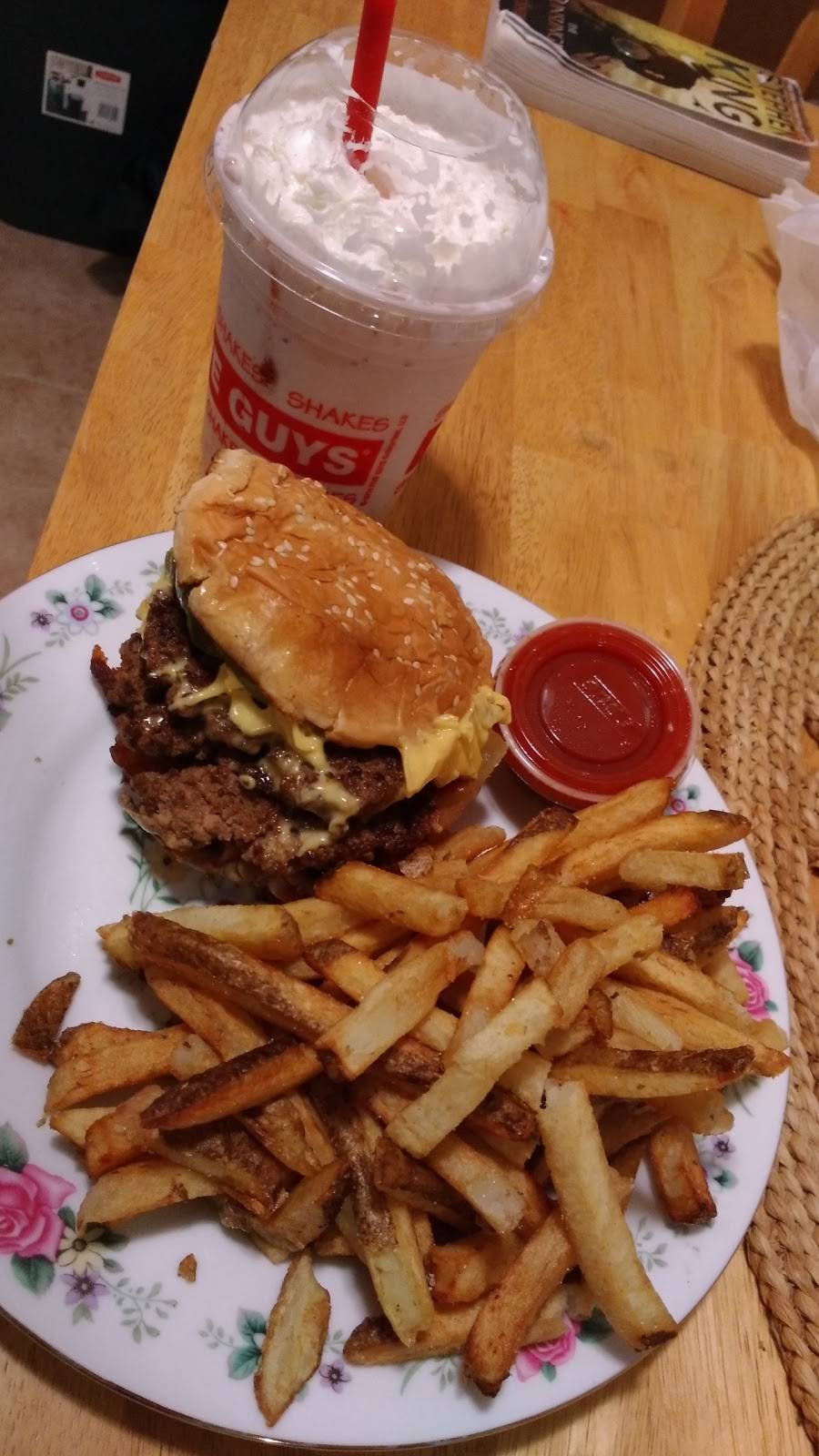 Five Guys | meal takeaway | 1701 Sunrise Hwy, Bay Shore, NY 11706, USA | 6316662018 OR +1 631-666-2018