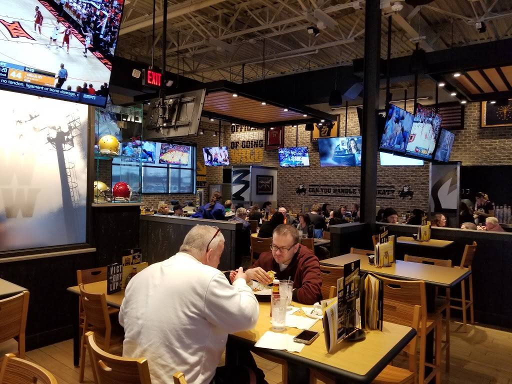 Buffalo Wild Wings | restaurant | 2330 N Morton St, Franklin, IN 46131, USA | 3175605318 OR +1 317-560-5318