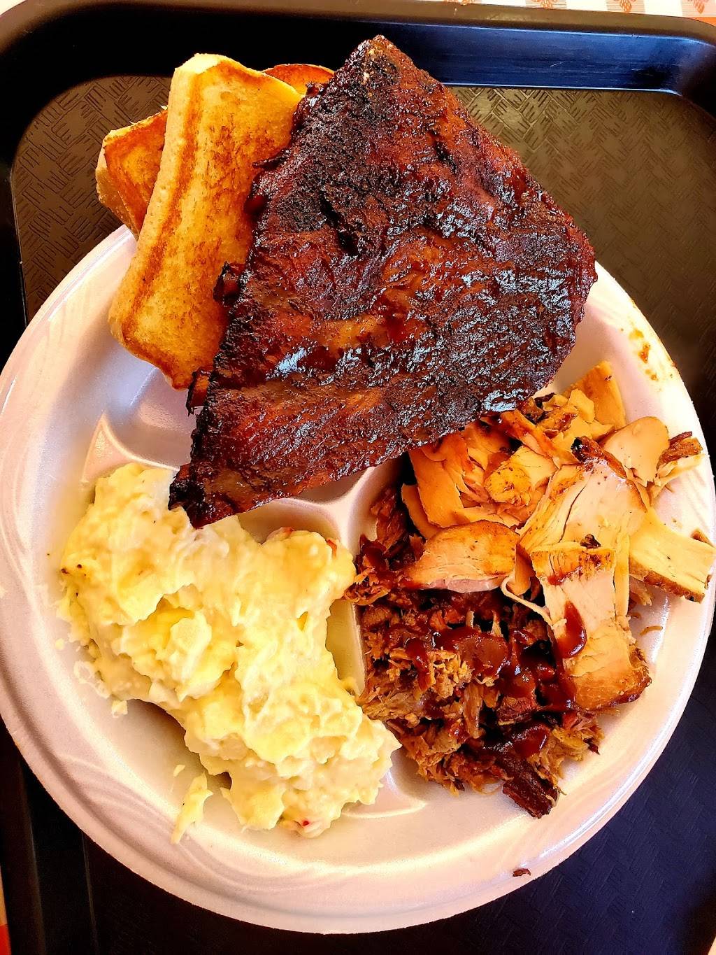 Hog Wild Pit Bar-B-Q | restaurant | 1530 W Central Ave, El Dorado, KS 67042, USA | 3163219453 OR +1 316-321-9453