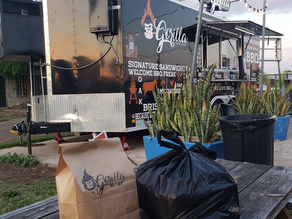 Gorilla Smoke & Grill | restaurant | 3301 San Bernardo Ave, Laredo, TX 78040, USA | 9564156011 OR +1 956-415-6011